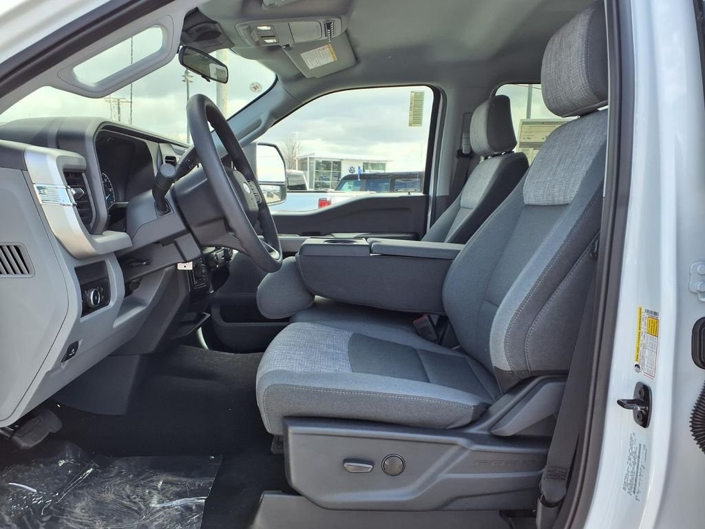 New 2026 Oxford White Ford F-250® XLT image 8