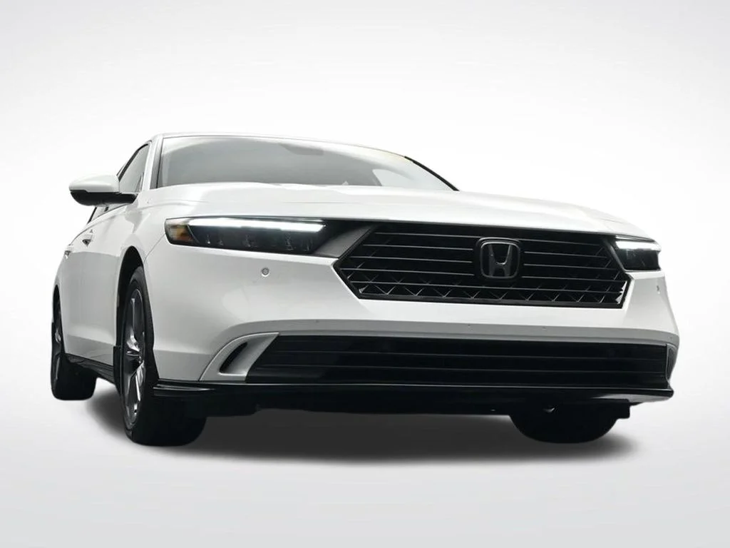 Certified Used 2025 Platinum White Pearl Honda EX-L image 29
