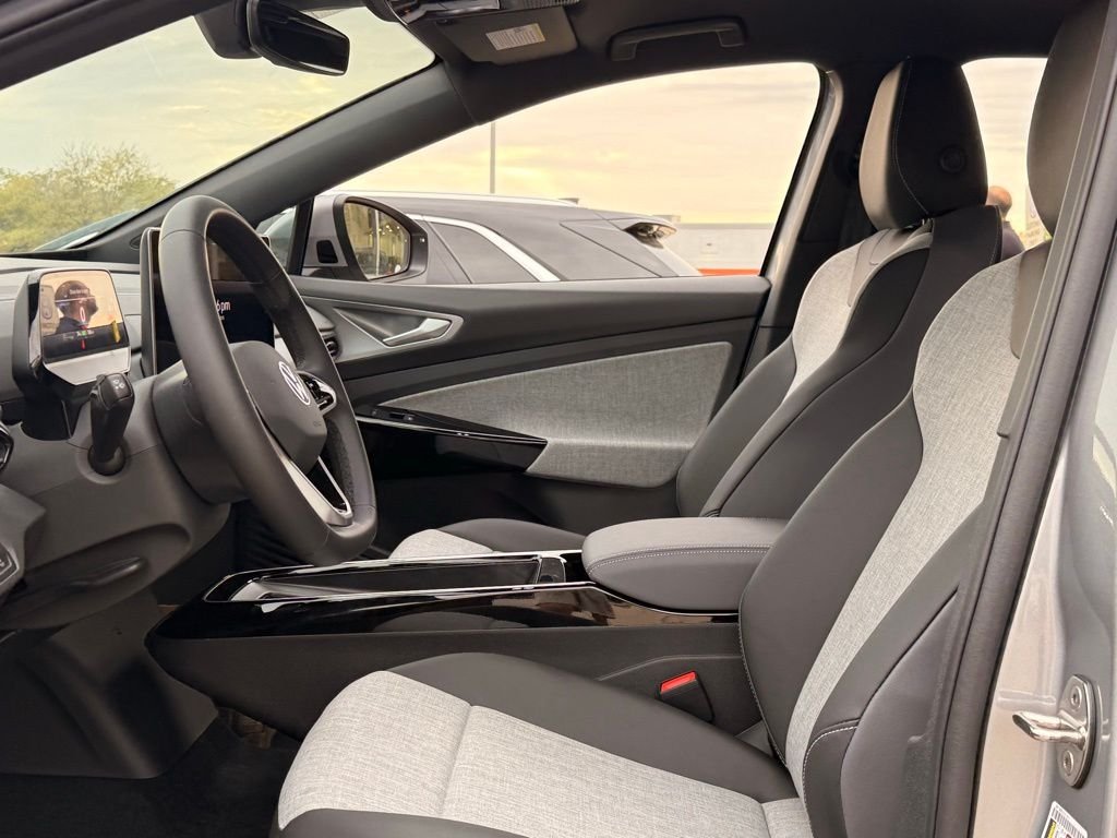 New 2025 Silver Mist Metallic Volkswagen Pro image 10