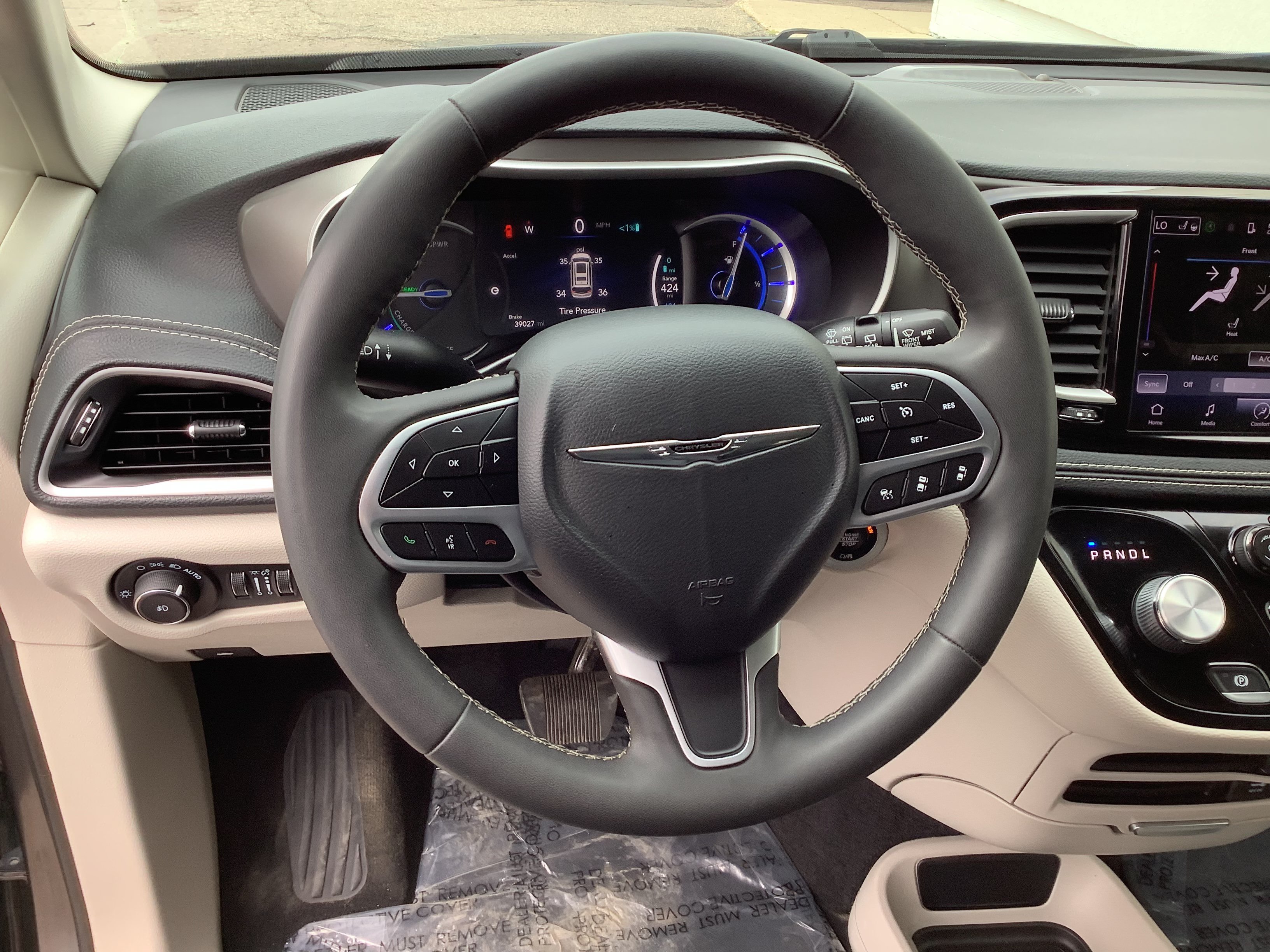 Used 2022 Gray Chrysler Touring L image 11