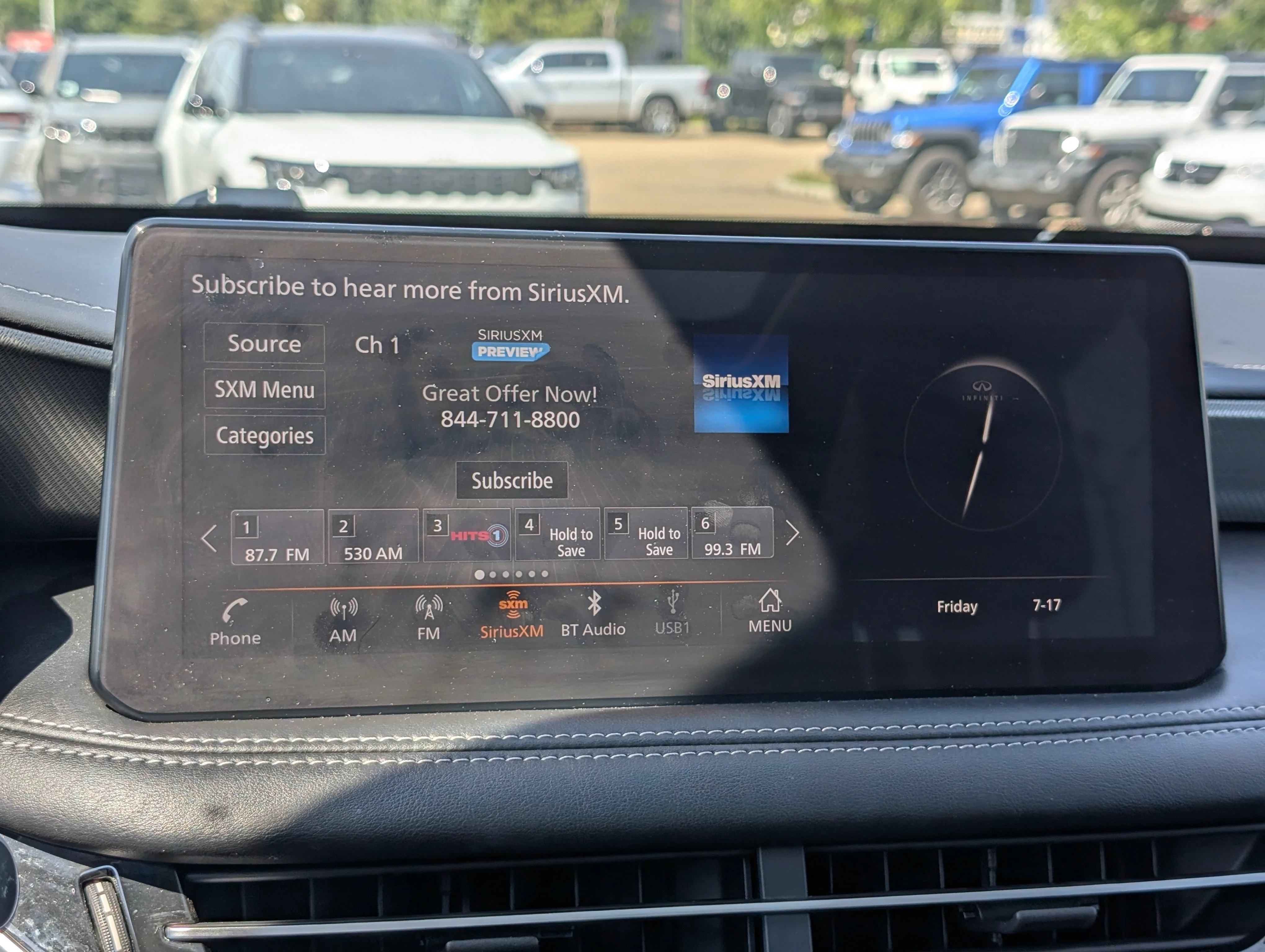 Used 2024 Glacier White INFINITI LUXE image 30
