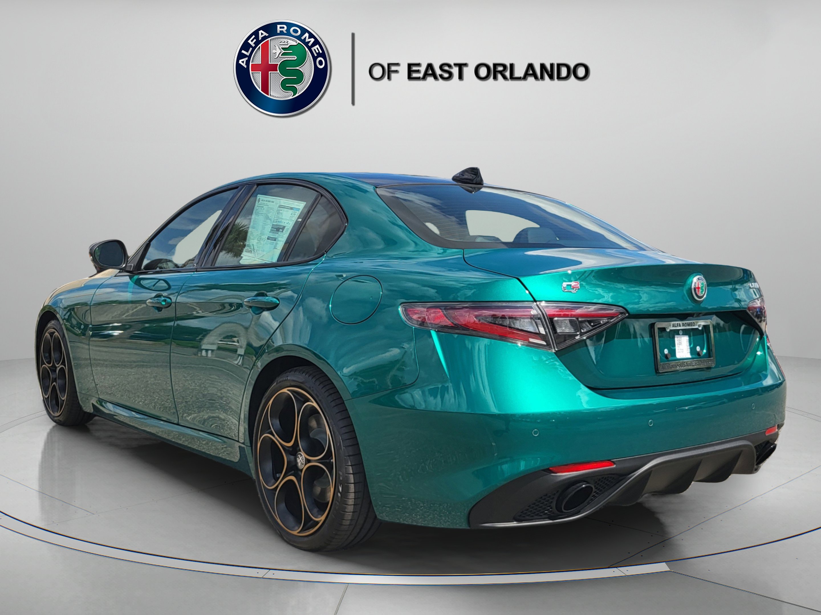 New 2025 Verde Fangio Metallic Alfa Romeo Intensa image 5