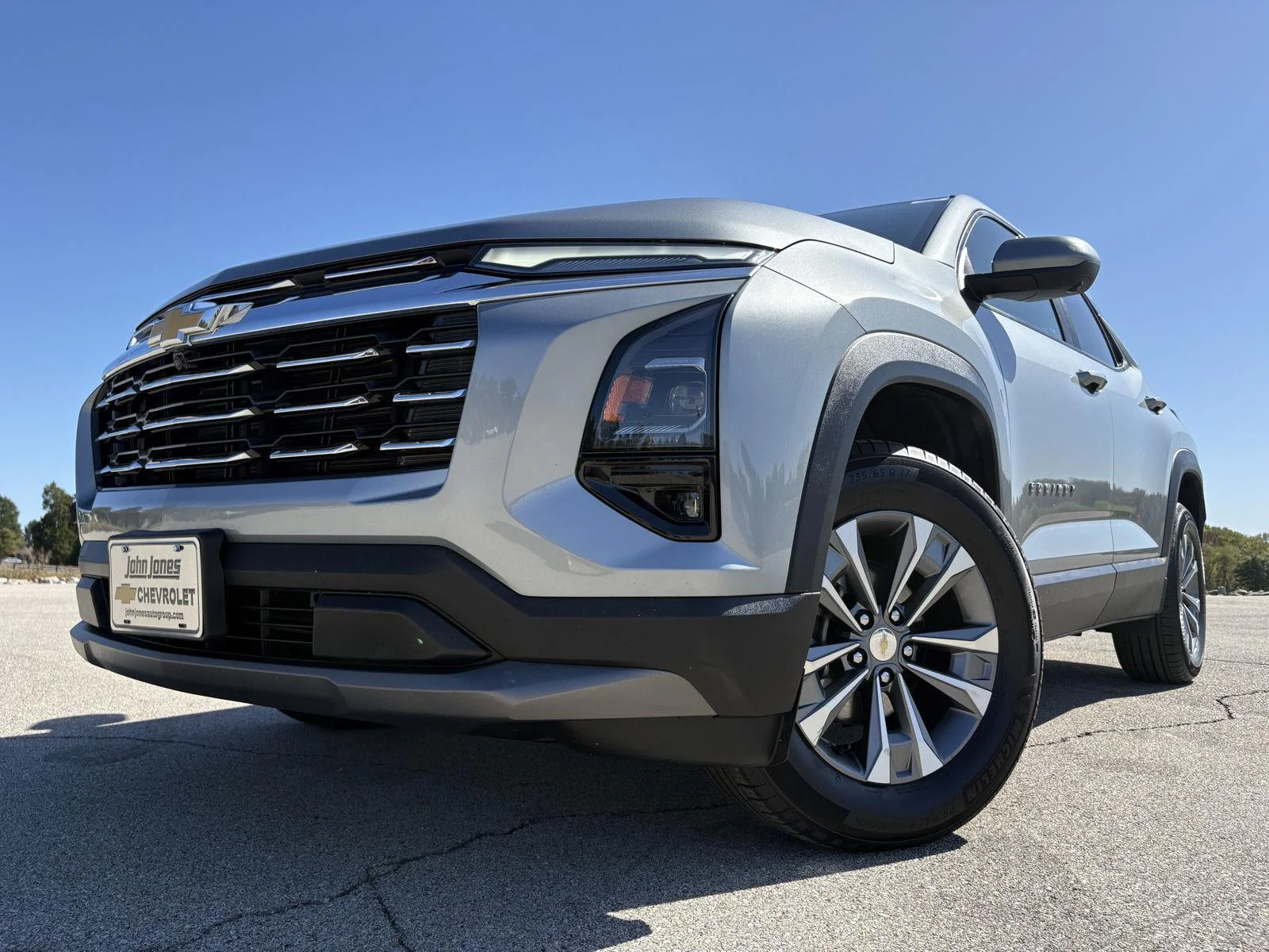 Used 2025 Sterling Gray Metallic Chevrolet AWD LT image 21