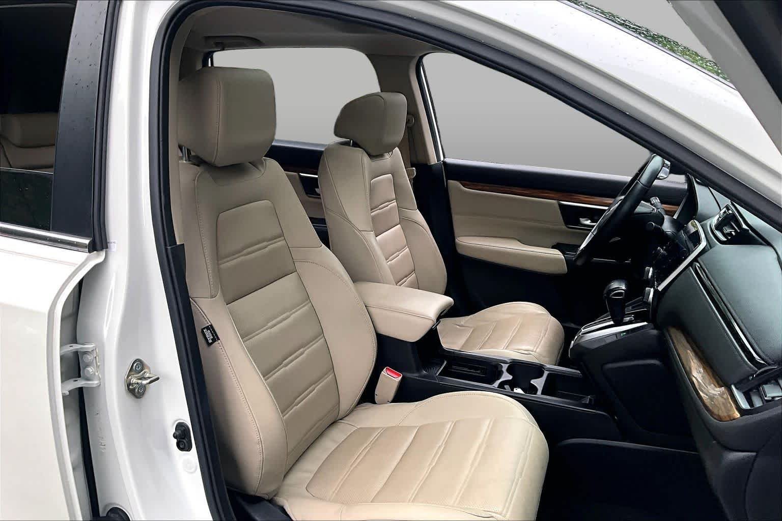 Used 2018 White Diamond Pearl Honda Touring image 9