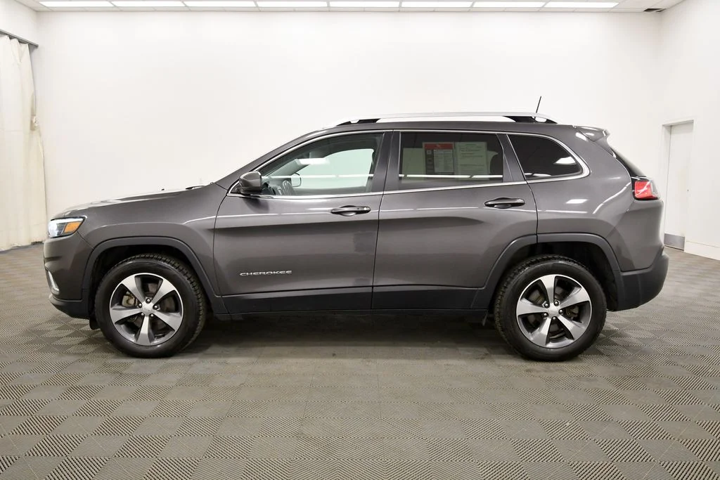 Used 2019 Gray Jeep Limited image 4
