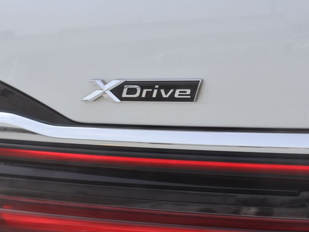 Used 2021 Mineral White Metallic BMW 740i xDrive image 9