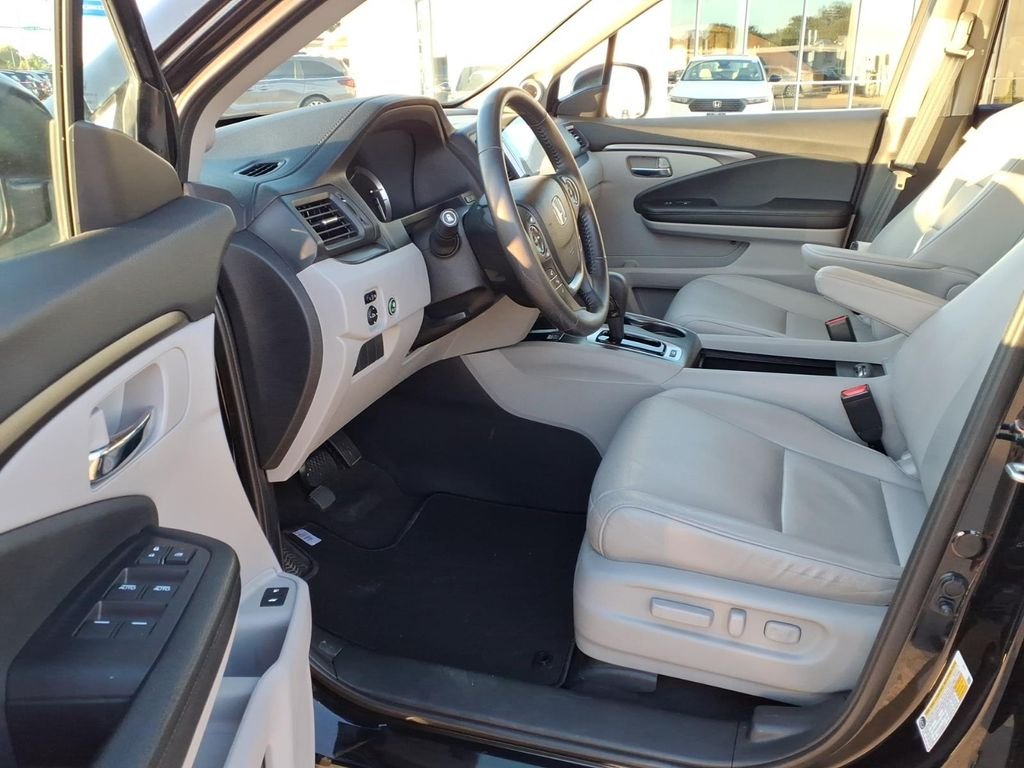 Certified Used 2018 Crystal Black Pearl Honda EX-L image 19