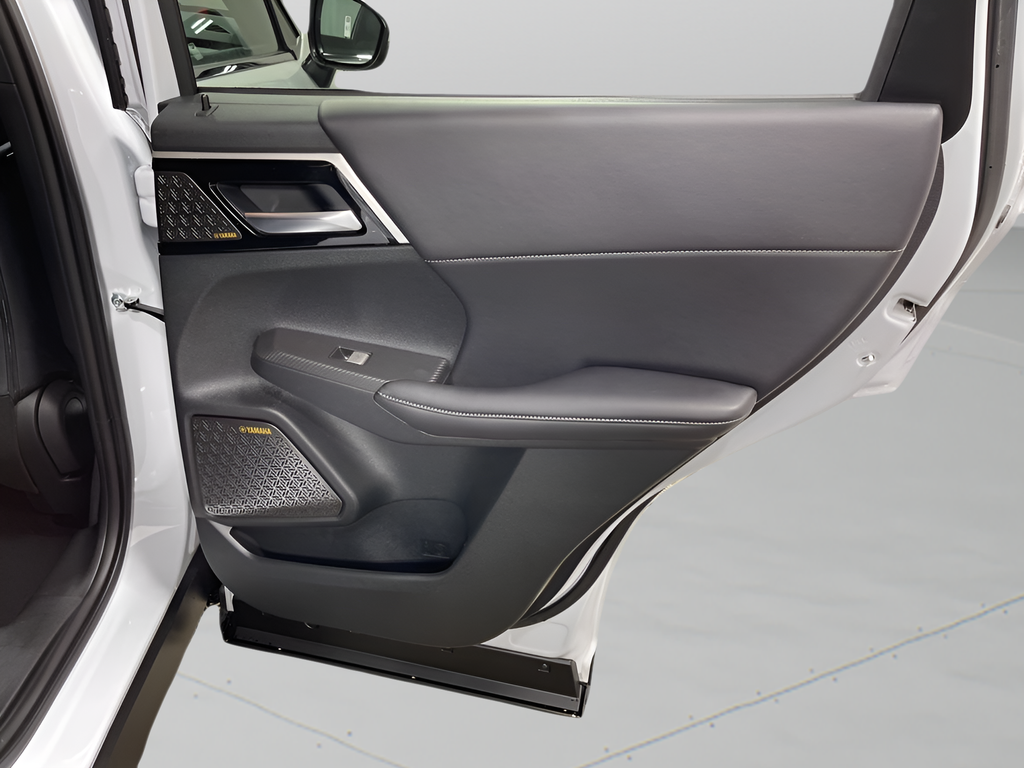 New 2026 White Diamond Mitsubishi SE image 36