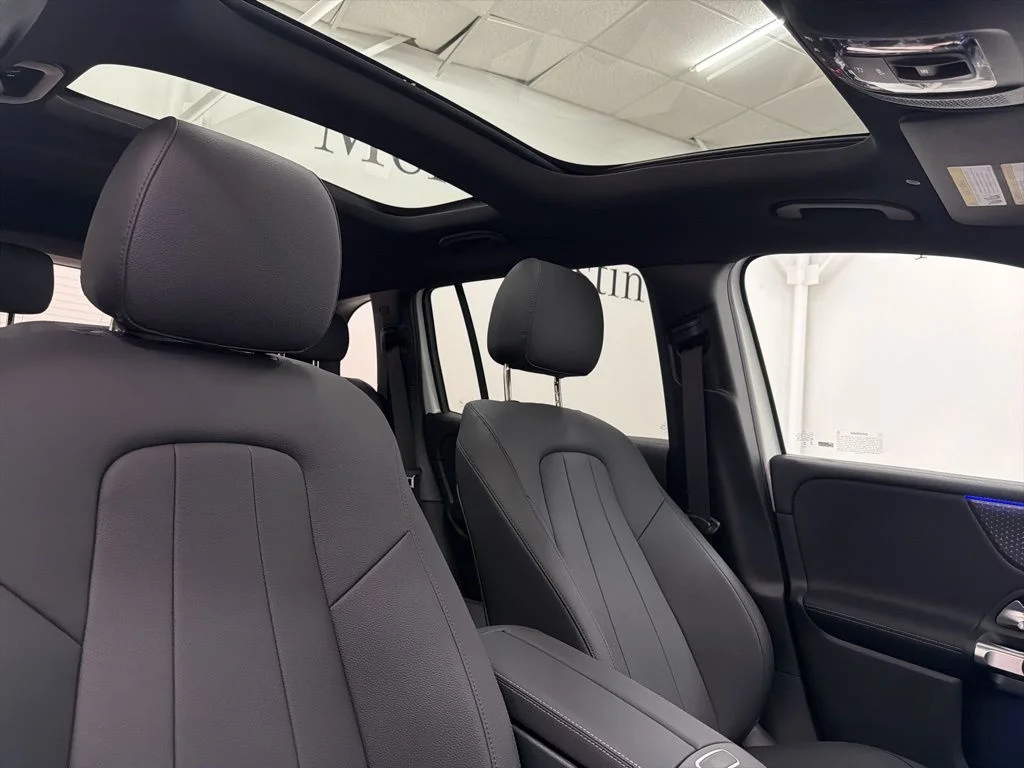 Used 2026 White Mercedes-Benz GLB 250 image 28