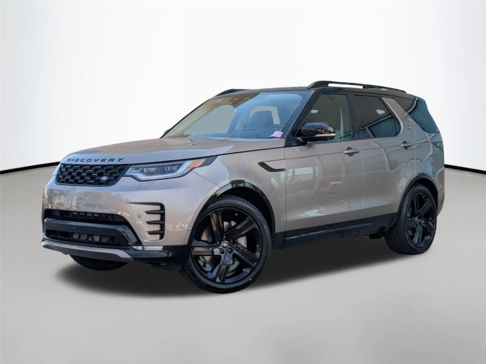 2026 Land Rover Discovery P300 Dynamic SE's photo