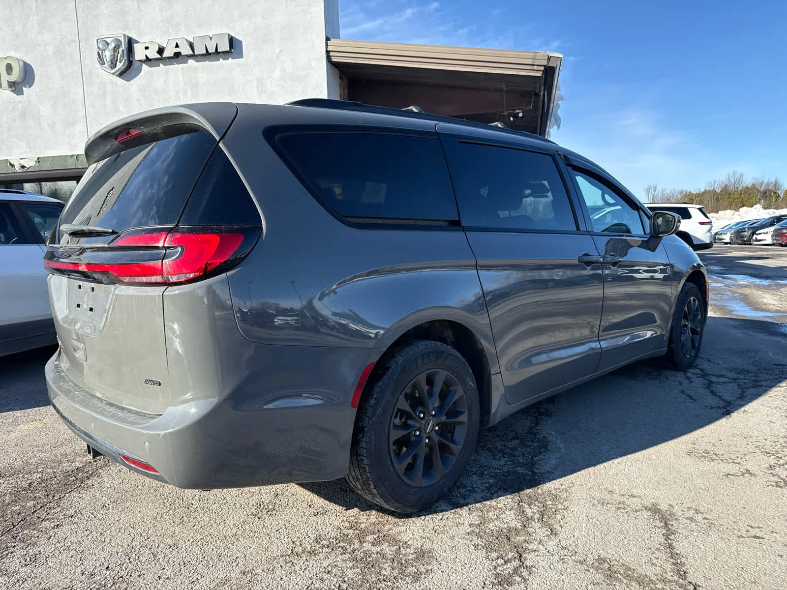 Used 2021 Ceramic Gray Clearcoat Chrysler Touring L image 3