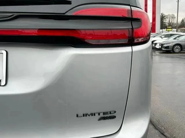 2026 Chrysler Pacifica Limited - Photo 9