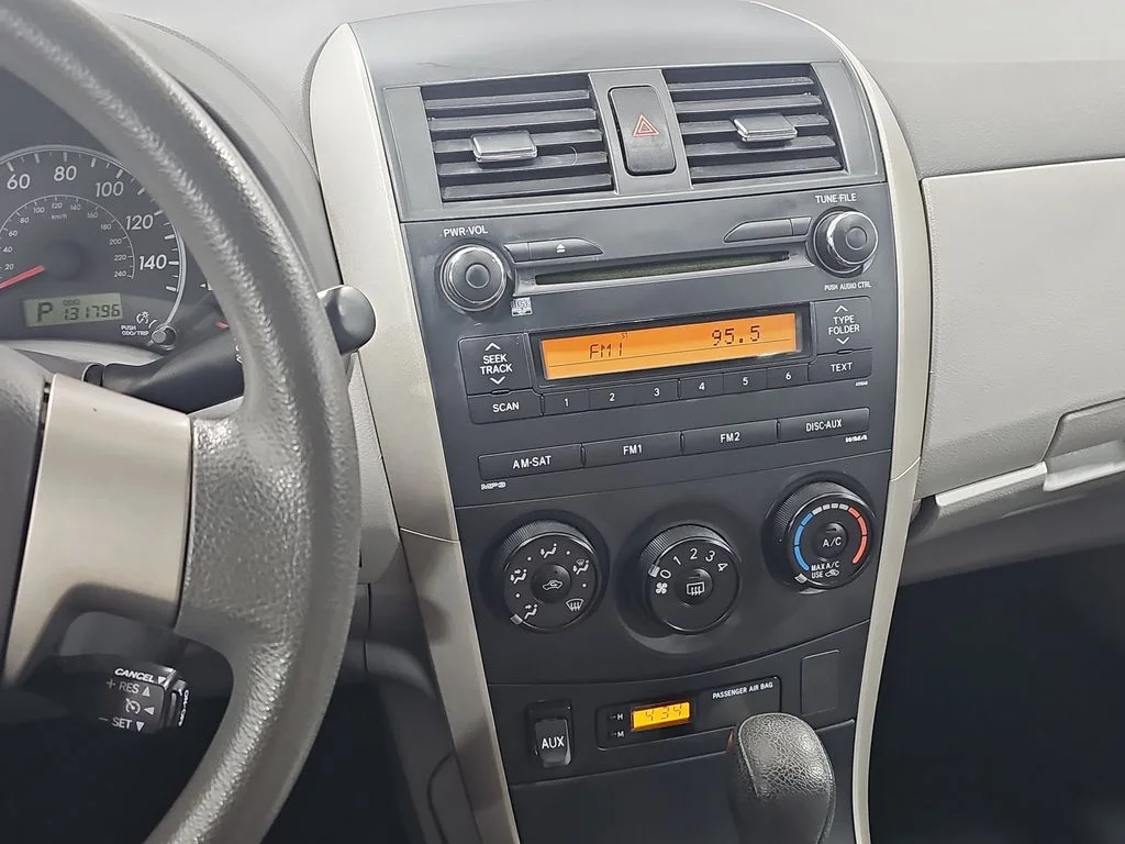 Used 2010 White Toyota LE image 21