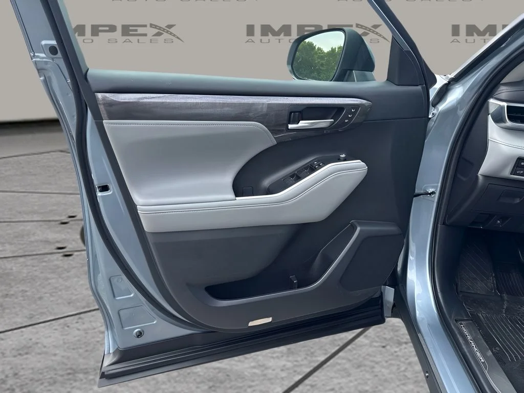 Used 2021 Blue Toyota Platinum image 29