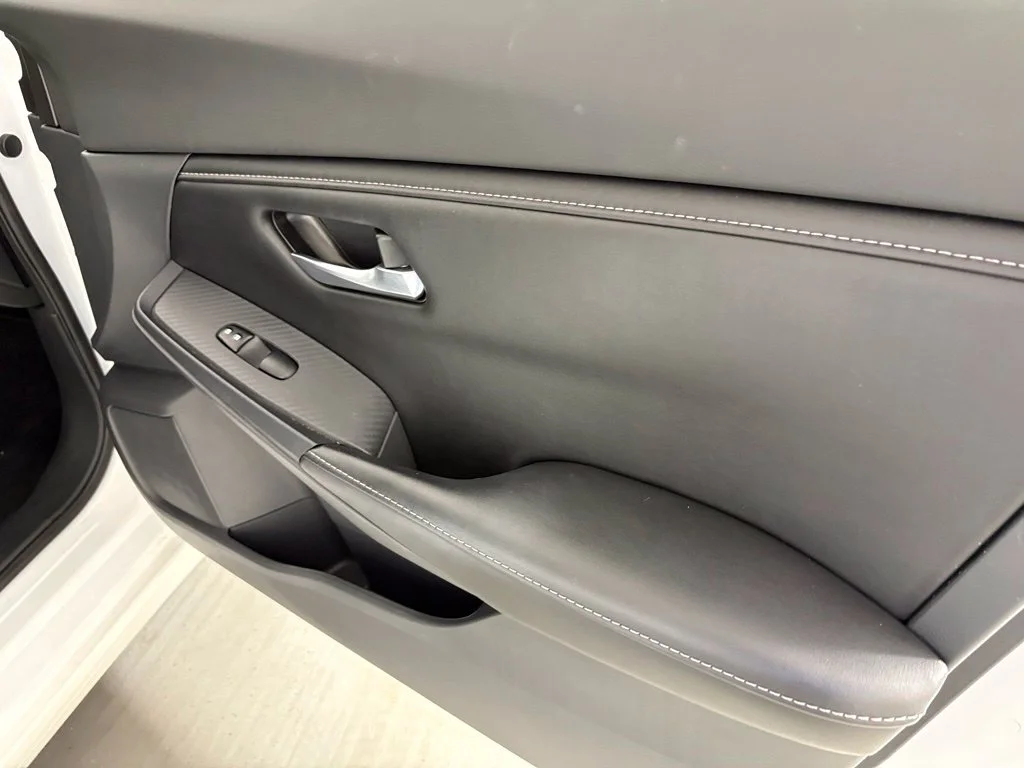 Used 2022 White Nissan SV image 35