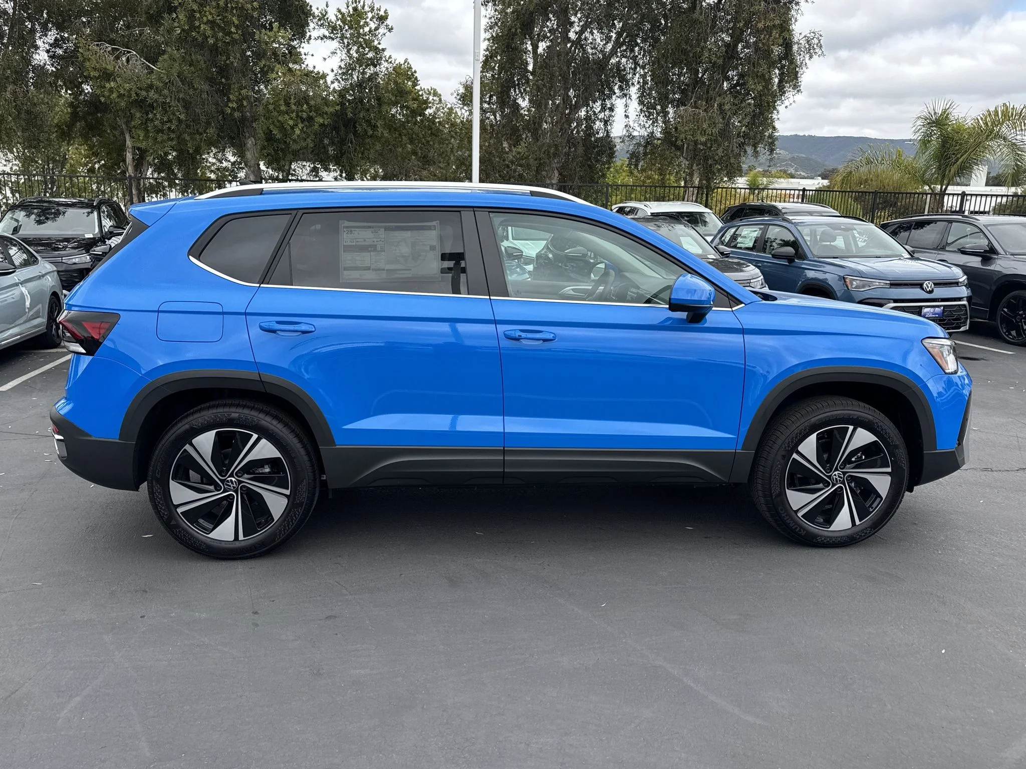 New 2026 Cornflower Blue Volkswagen SE image 9