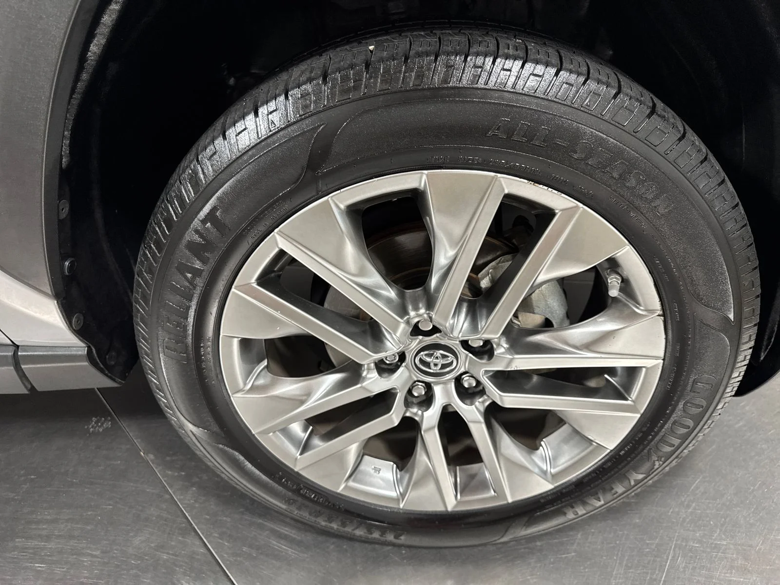 Used 2019 Silver Sky Metallic Toyota XLE Premium image 14