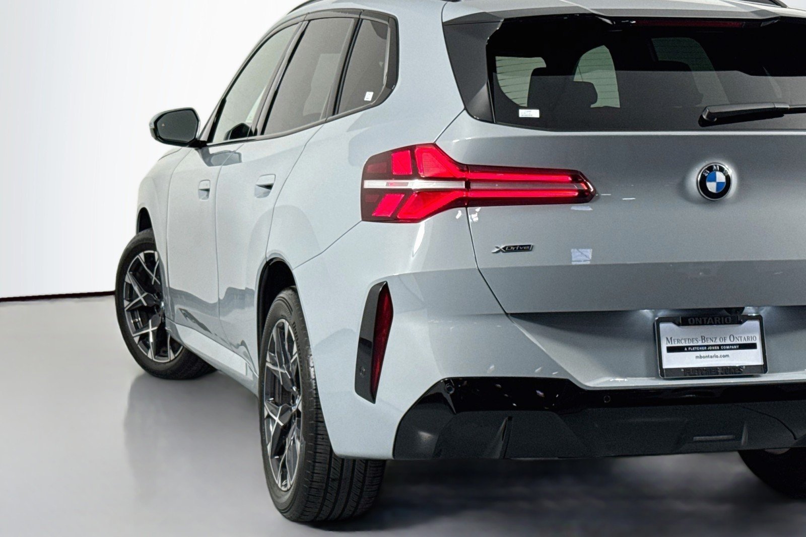 Used 2025 BROOKLYN GREY BMW 30 xDrive image 14