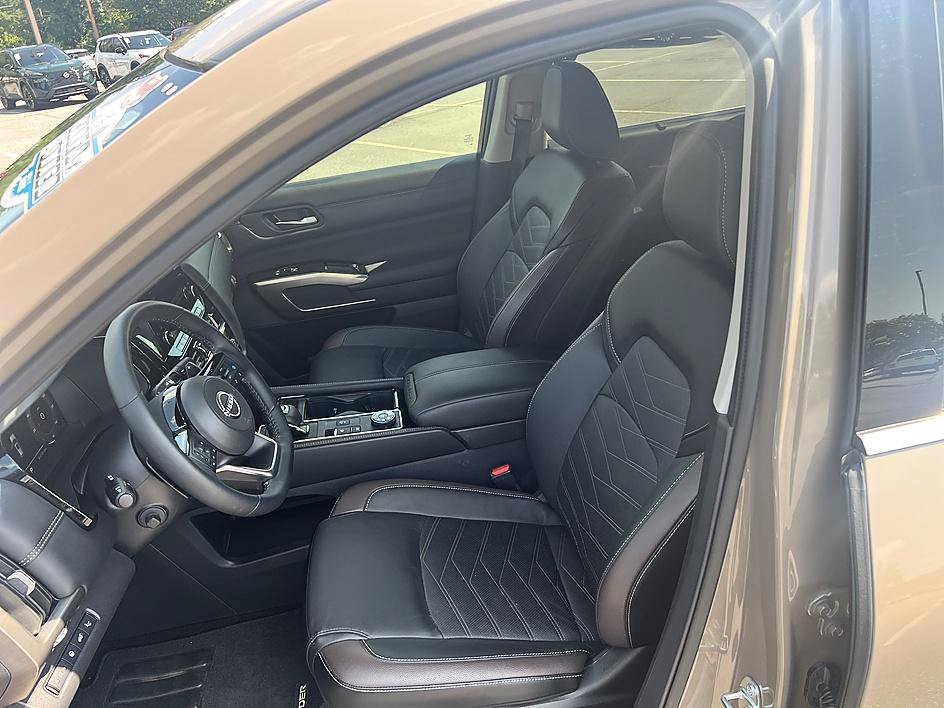 Certified Used 2024 Baja Storm Nissan Platinum image 13