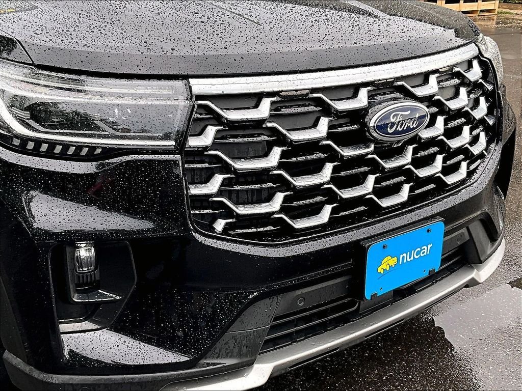 Used 2025 Black Metallic Ford Platinum image 33