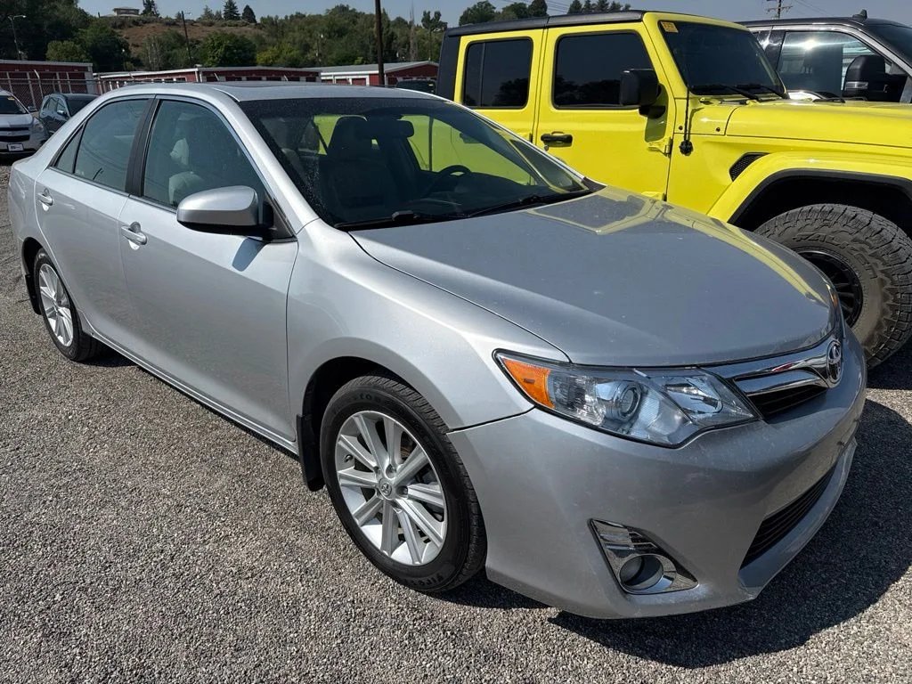 Used 2013 Classic Silver Metallic Toyota XLE image 20