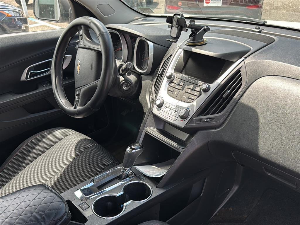 Used 2016 Summit White Chevrolet LS image 3