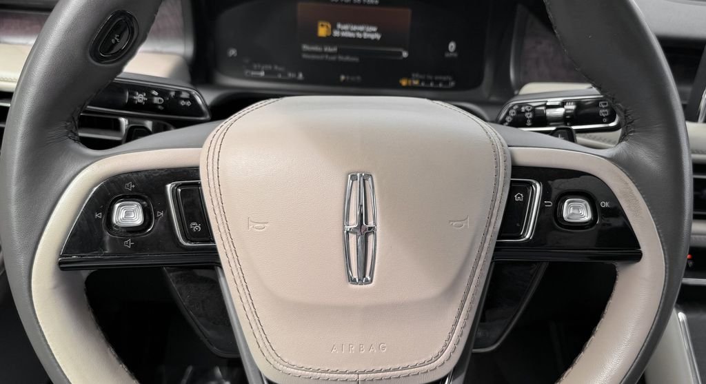 Used 2022 Blue Lincoln Reserve image 25