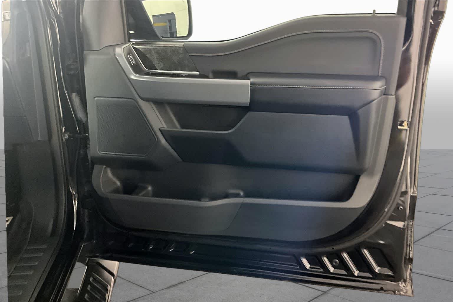Used 2023 Area 51/Agate Black Ford XLT image 22