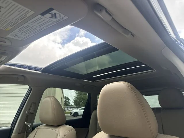 Used 2019 Blue Nissan SL image 31