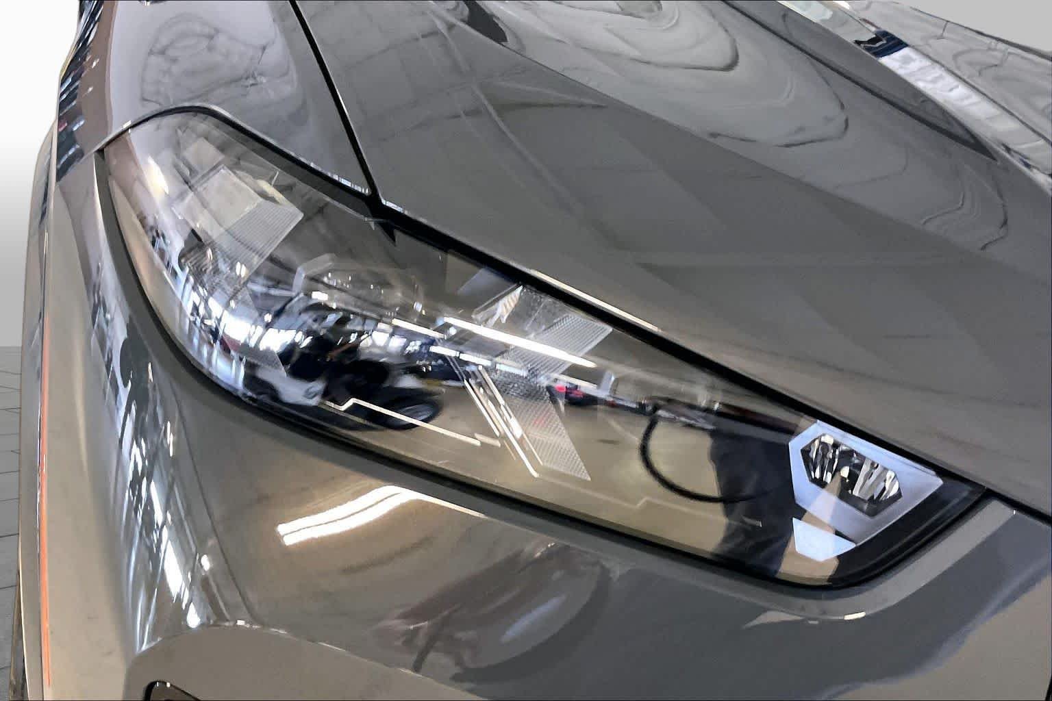 New 2026 Dravit Grey Metallic BMW M60i image 13