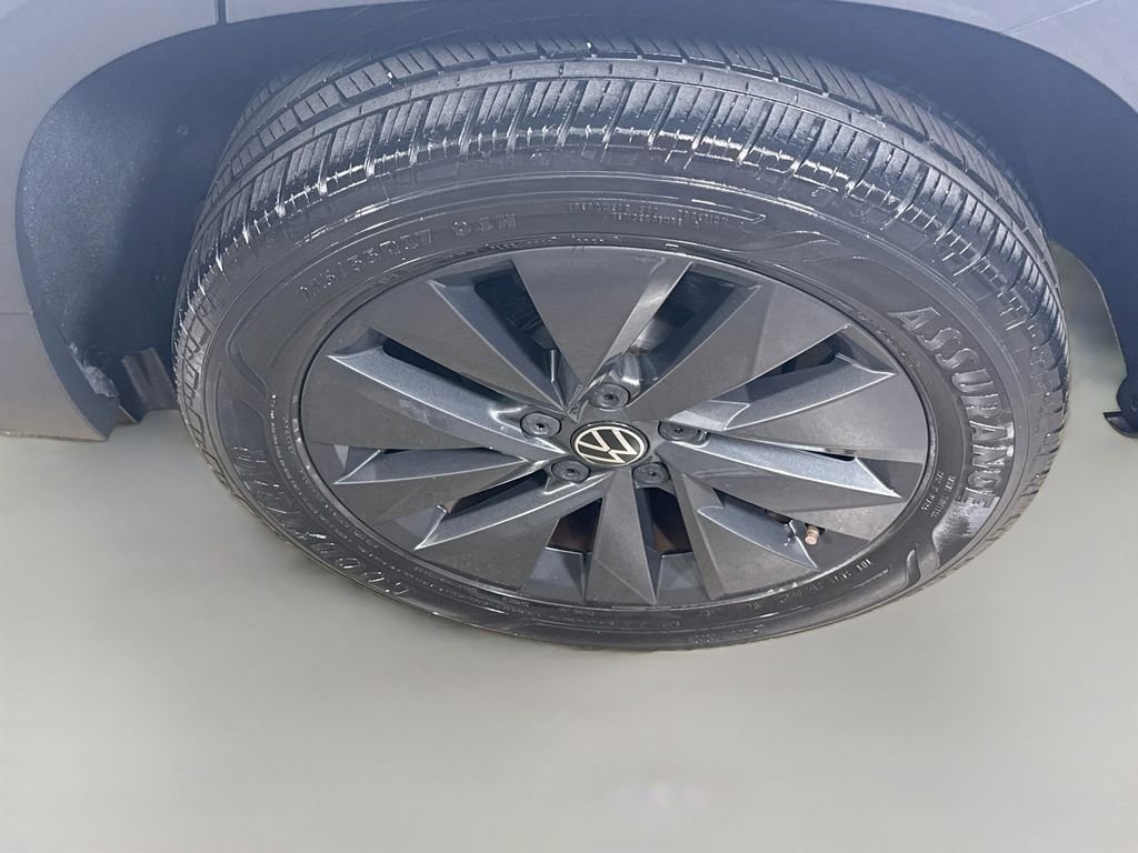 Used 2022 Pure White Volkswagen S image 9