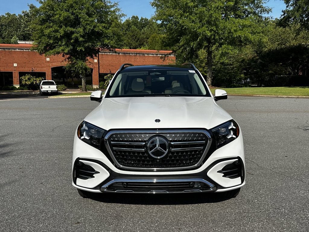 New 2027 MANUFAKTUR Moonlight White Metallic Mercedes-Benz GLS 450 image 41