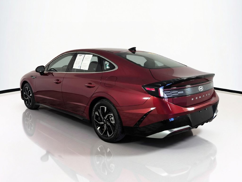 Used 2025 Red Hyundai SEL image 9