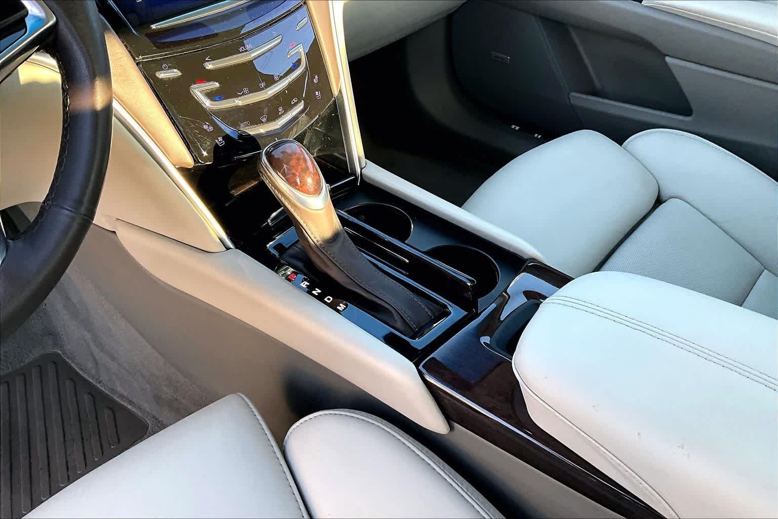 Used 2014 White Diamond Tricoat Cadillac Platinum image 16
