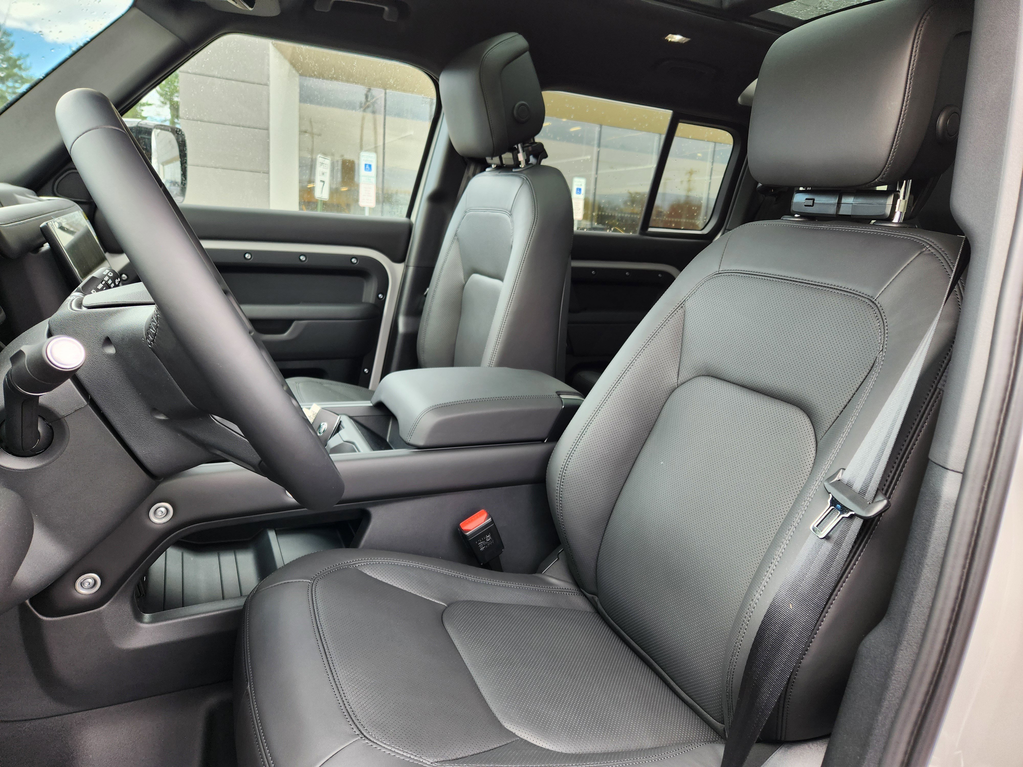 2026 Land Rover Defender X-Dynamic SE - Photo 8