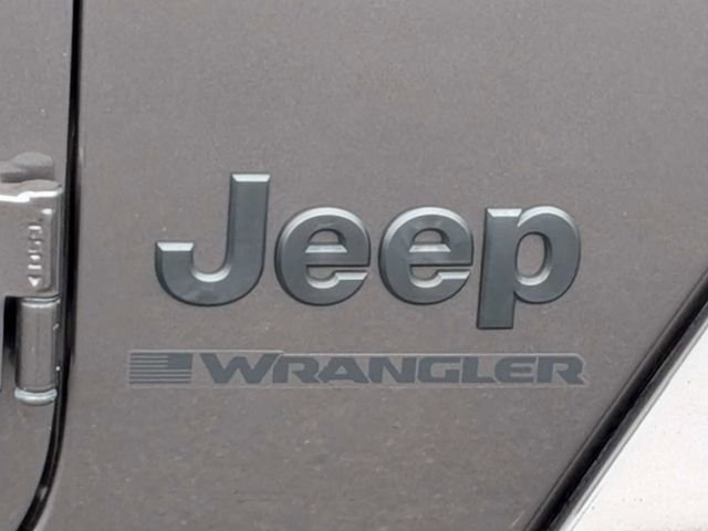 Used 2025 Gray Jeep Sahara image 12