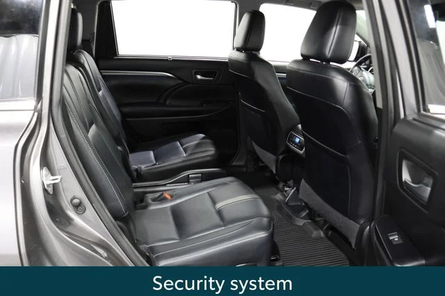 Used 2018 Gray Toyota SE image 15