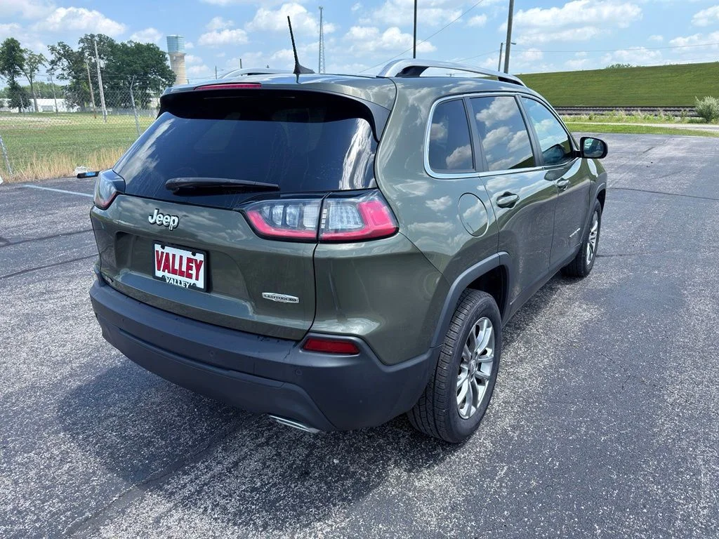 Used 2021 Green Jeep Latitude Lux image 14