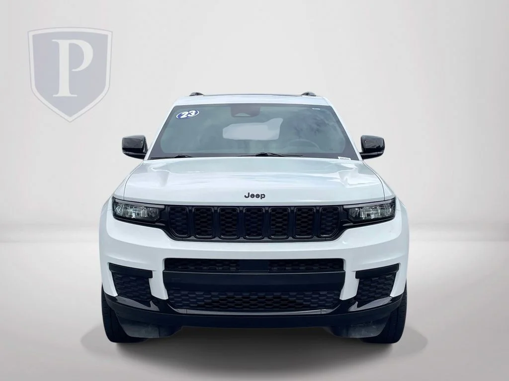 Used 2023 White Jeep Altitude image 3