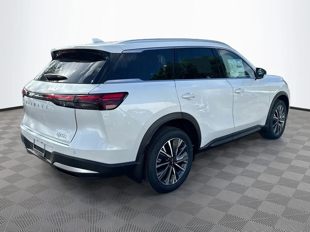 Used 2027 White INFINITI LUXE image 5