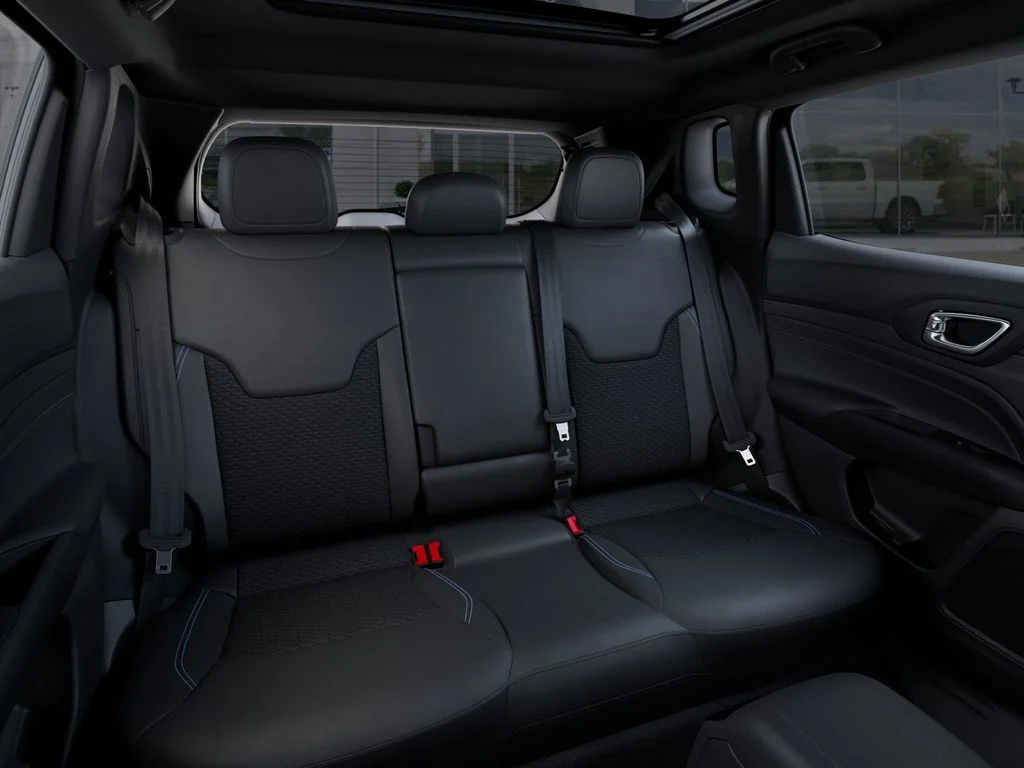 2025 Jeep Compass Latitude - Photo 16