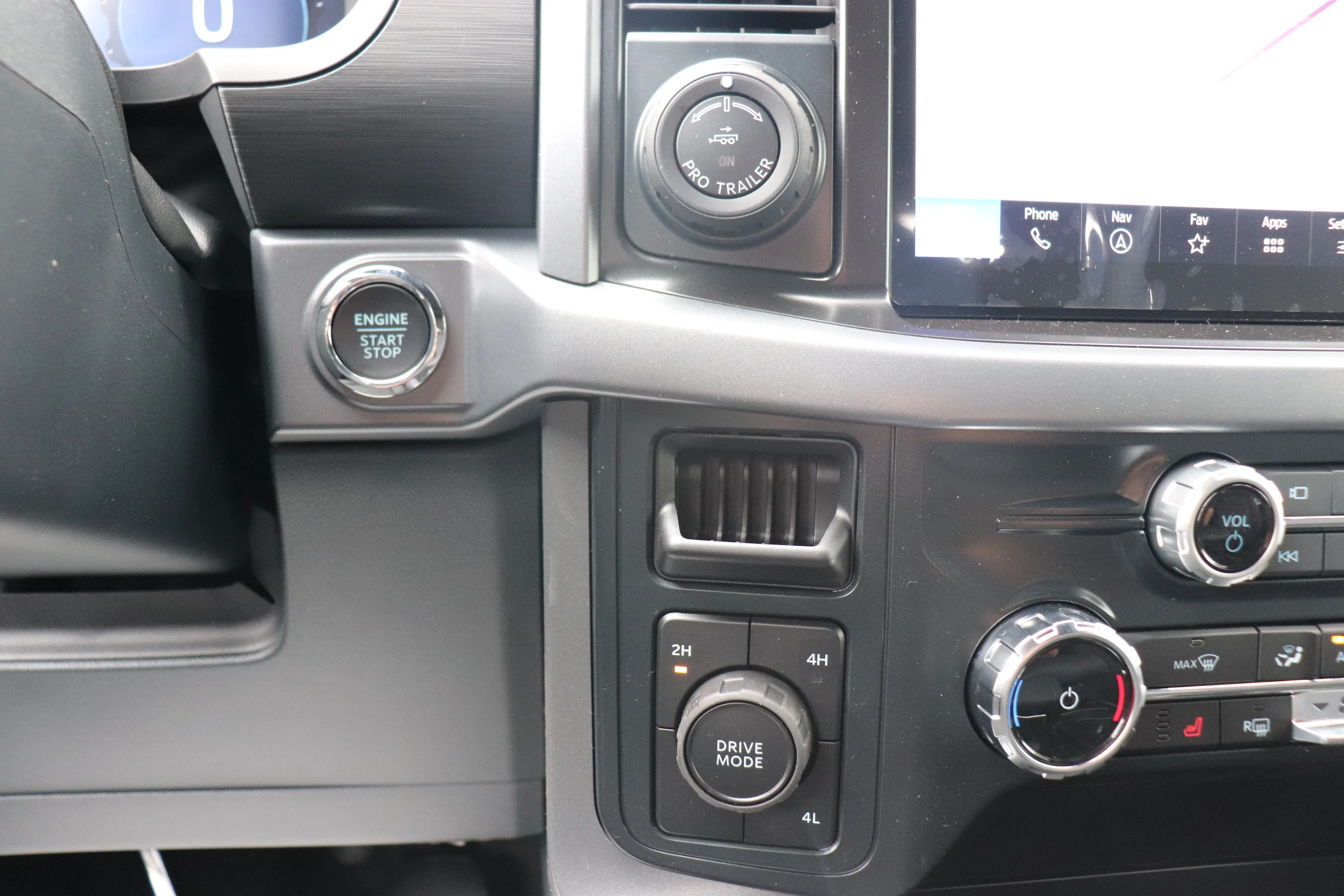 New 2026 OXFORD WHITE Ford XLT image 15