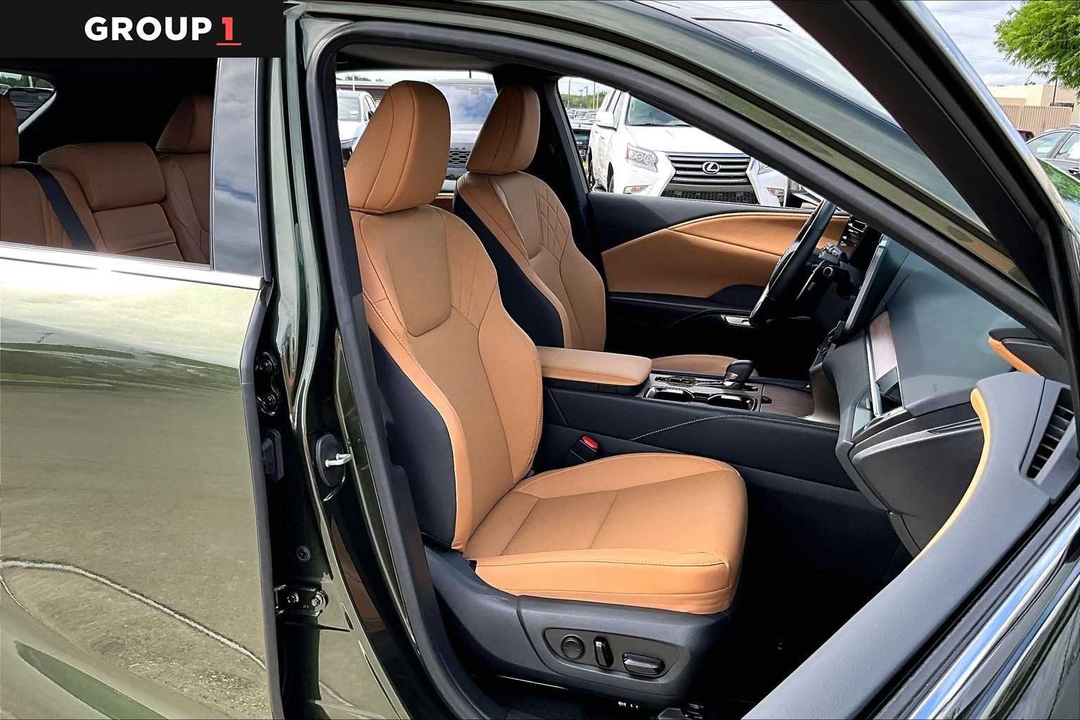 Used 2025 Nori Green Pearl Lexus Premium image 8