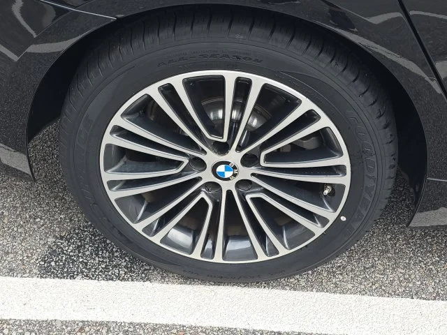 Used 2019 Black BMW 530i image 9