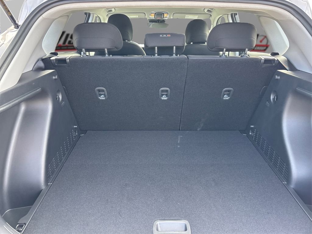 2026 Hyundai Kona SE - Photo 11