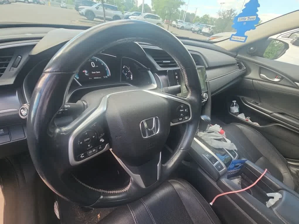 Used 2016 Crystal Black Pearl Honda Touring image 13