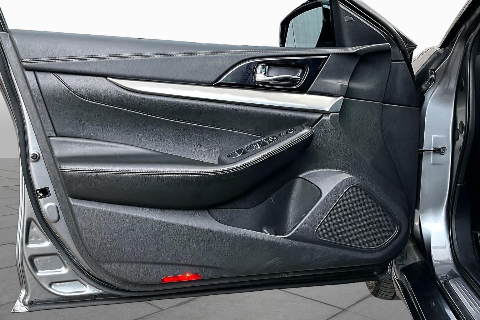Used 2020 Gun Metallic Nissan SV image 21