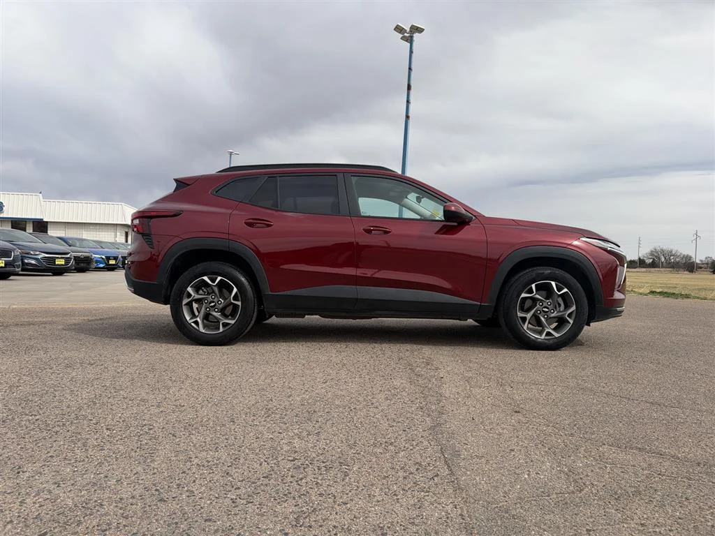 Used 2025 Crimson Metallic Chevrolet LT image 8