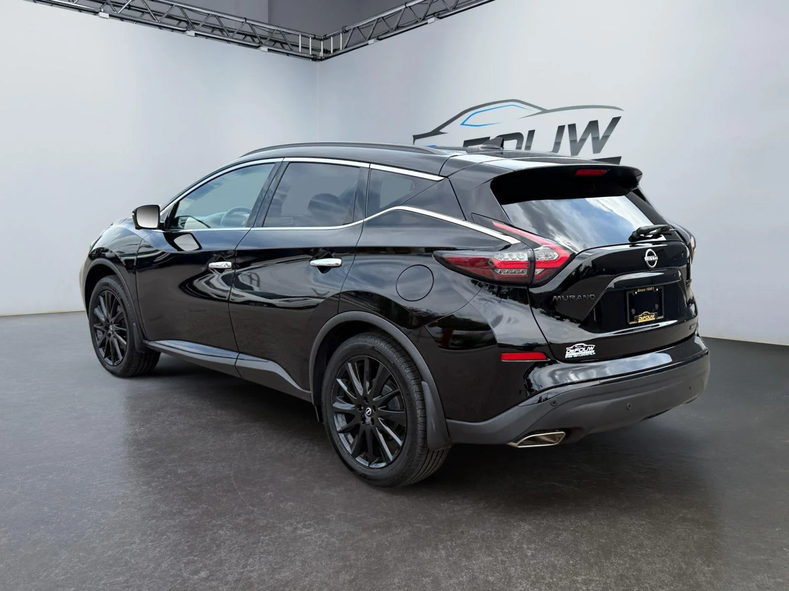 Used 2023 Super Black Nissan SL image 5