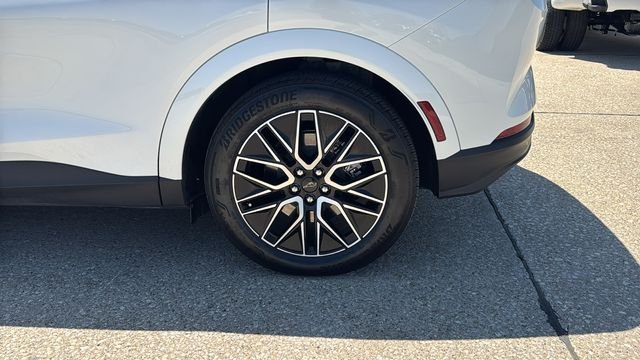Used 2025 White Ford Premium image 8